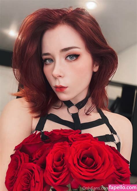 Sweetie Fox: Russian OnlyFans model who treats fans to steamy .